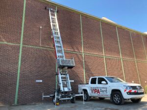 Bauaufzug Schienenaufzug Materialkorb Baustelle mieten Duesseldorf