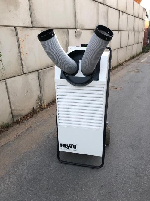 heylo-ac70-1_1 grosser weisser Bautrockner von heylo mit 120l Entfeuchtungsleistung zur Miete in Düsseldorf erhältlich.