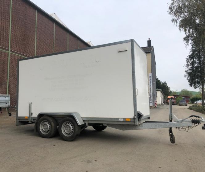 Kofferanhänger 3,6 Meter Länge und 1,77 Meter Breite zur Miete bei VIPA-Rent in Düsseldorf